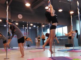 图 成都星秀舞蹈 爵士舞 钢管舞 吊环舞 绸缎舞 酒吧领舞 日韩 成都文体培训