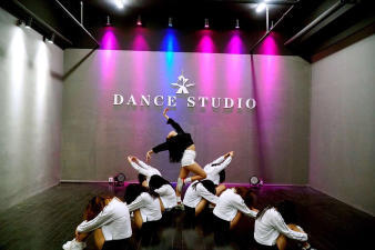 广州转折职业舞蹈教练培训_爵士舞教练_钢管舞教练