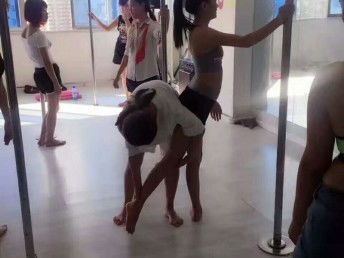 图 成都钢管舞培训班 零基础钢管舞培训学校 无需基础 成都文体培训