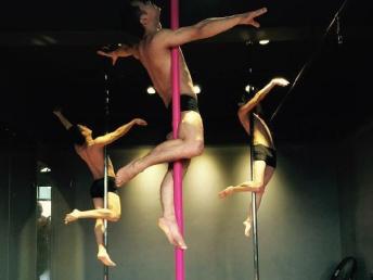 图 深圳实力强的钢管舞学校,包推荐高薪演工作 深圳文体培训