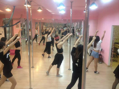 常州舞蹈新风尚 专业钢管舞培训点亮都市健身生活