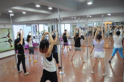 湖南长沙专业钢管舞培训机构，欢迎来电咨询与洽谈